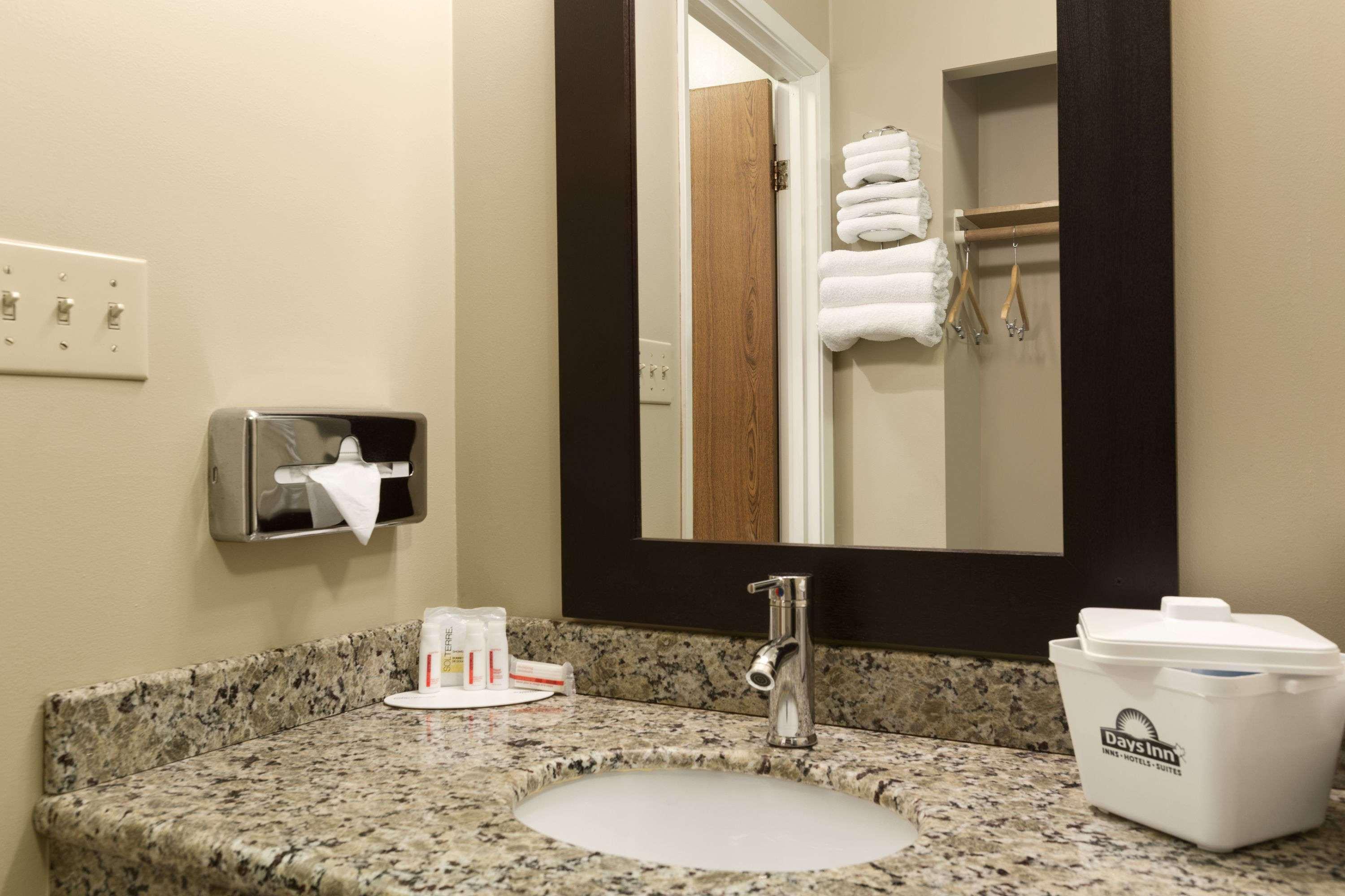 Days Inn By Wyndham Nanaimo Ngoại thất bức ảnh